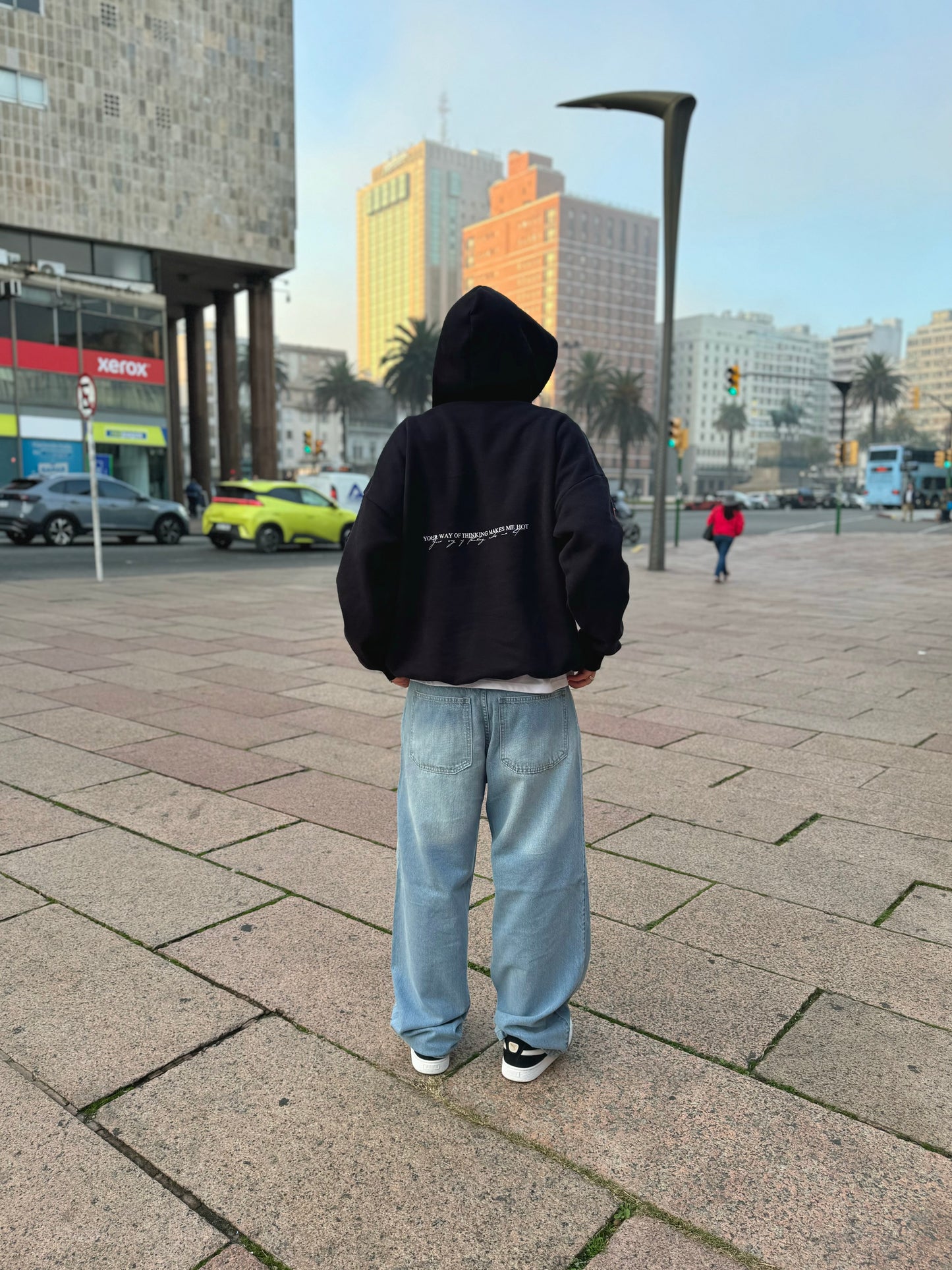 HOODIE Boxy Fit - Thinking