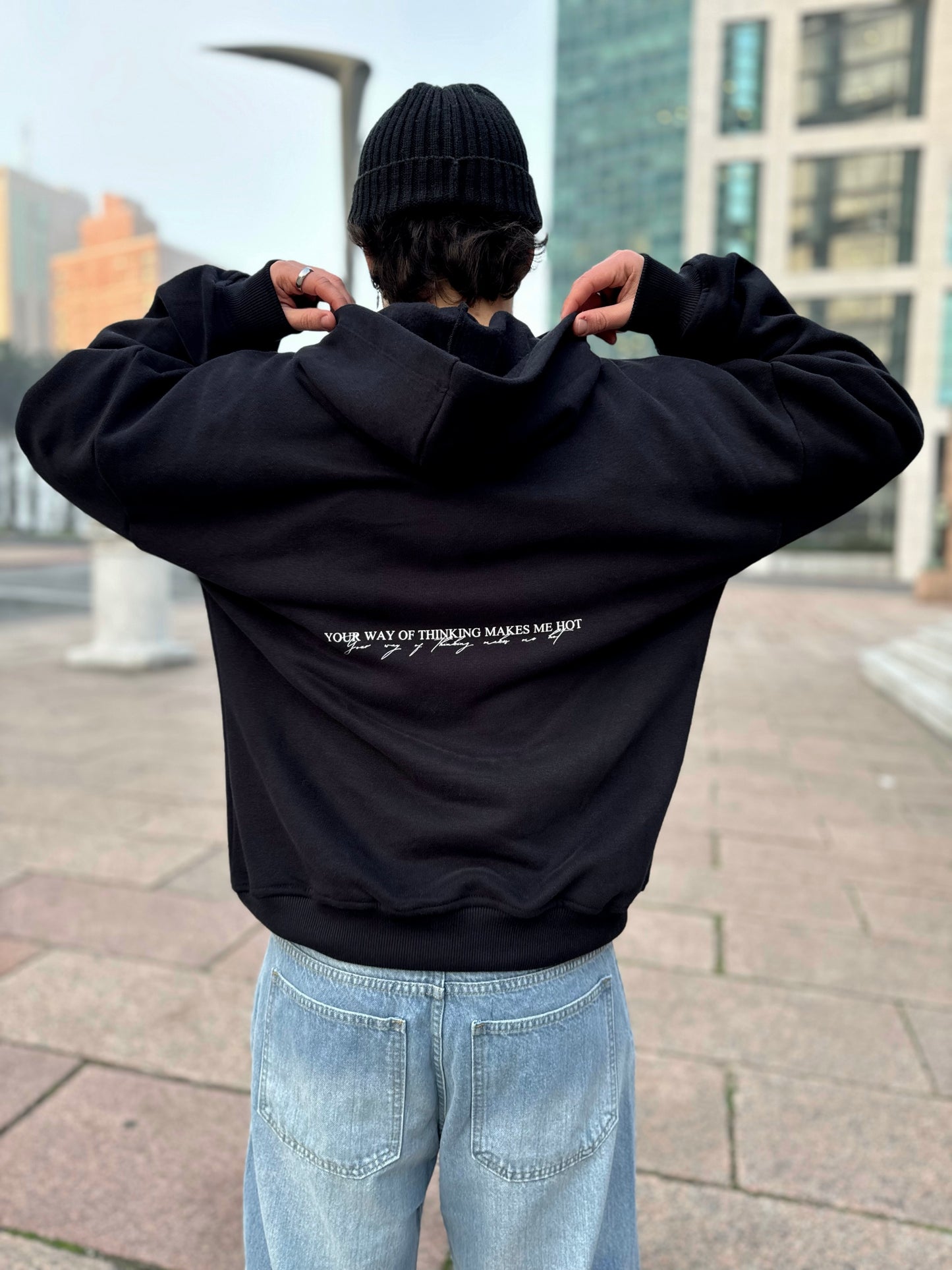 HOODIE Boxy Fit - Thinking