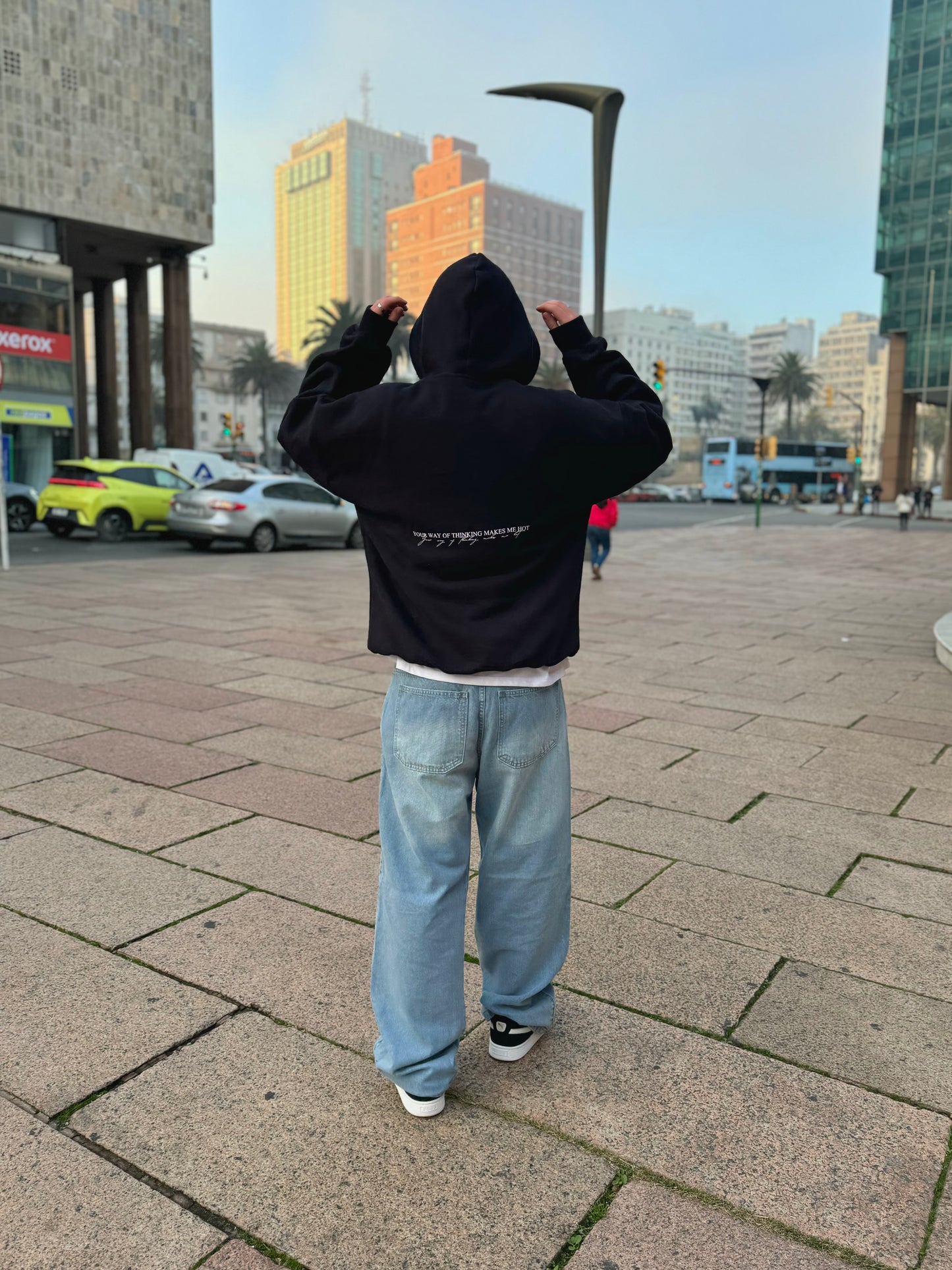 HOODIE Boxy Fit - Thinking